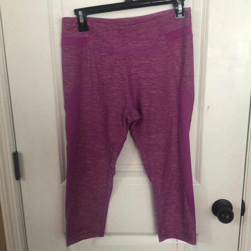 Marika size medium Purple crop workout leggings